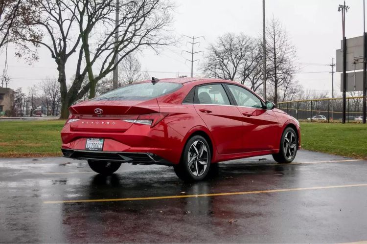  Hyundai Elantra Exterior