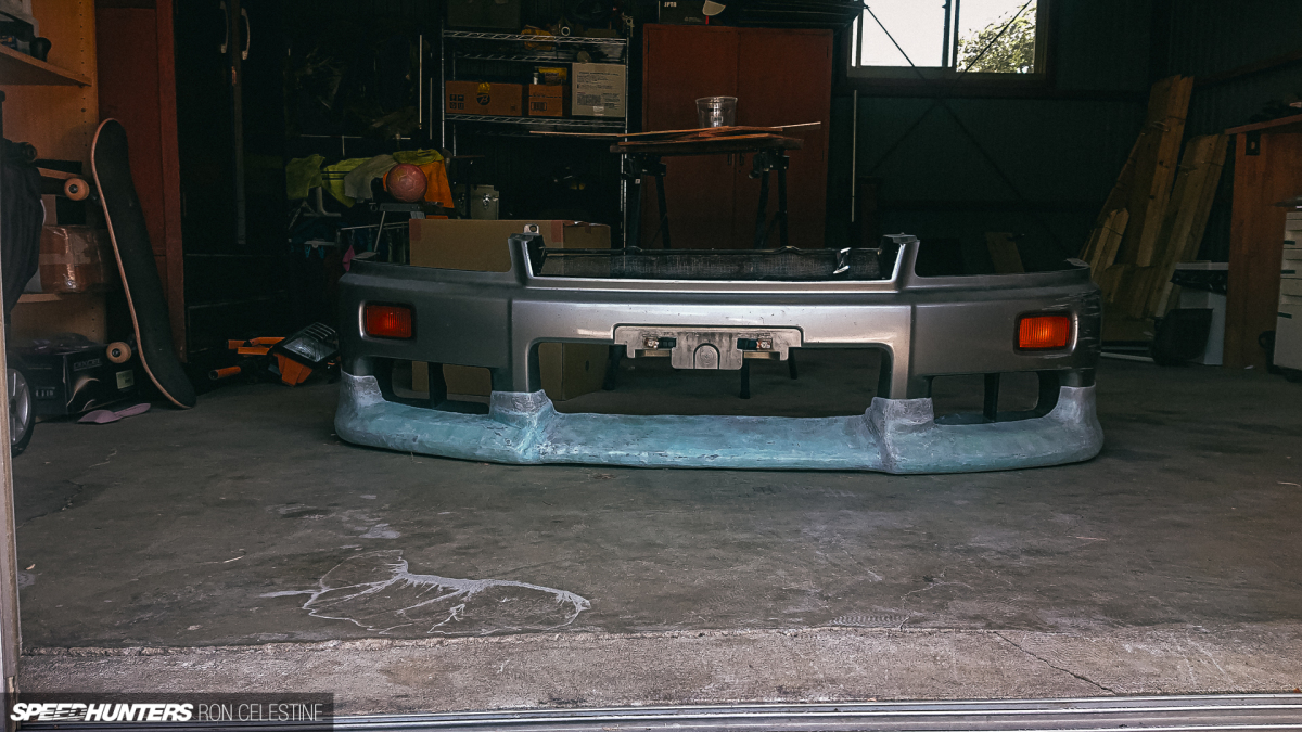 Speedhunters_Ron_Celestine_ProjectRough_R34Skyline_GTT_CarbonFiberLip_NandemoDesign-17