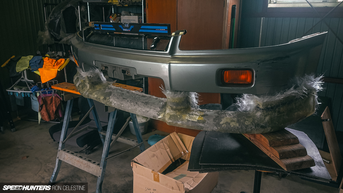 Speedhunters_Ron_Celestine_ProjectRough_R34Skyline_GTT_CarbonFiberLip_NandemoDesign-3