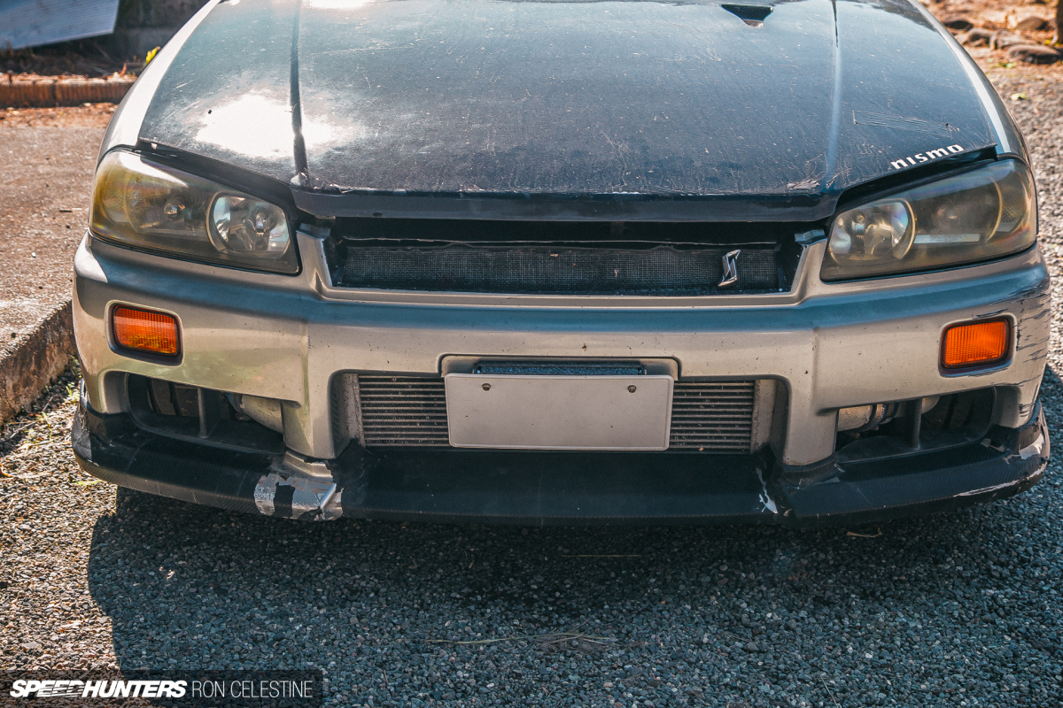 Speedhunters_Ron_Celestine_ProjectRough_R34Skyline_GTT_CarbonFiberLip_NandemoDesign-75