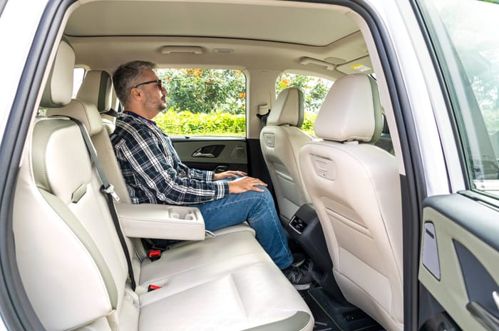 Mahindra XEV 9S second row seats